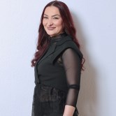 Aynur Sari