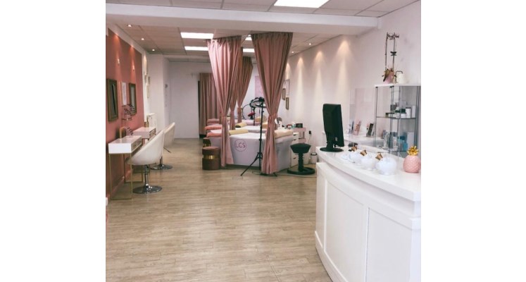 LCS Cosmetics- Lashes, Cosmetics & Spa Bild 3