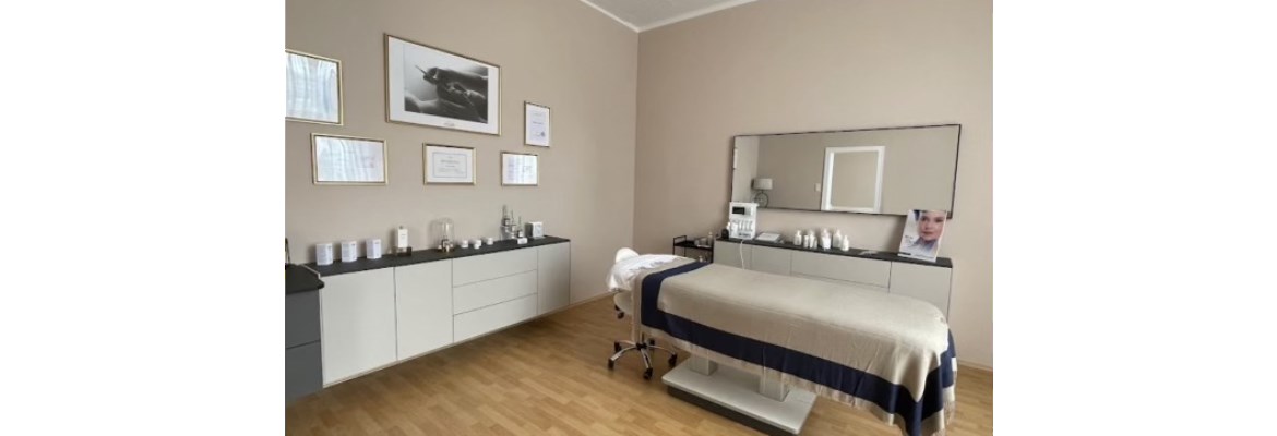 Skin & Well Aging Lounge