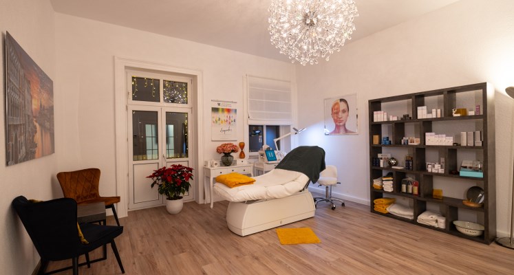 Maria fasziniert - DAS Kosmetikinstitut in Wiesbaden Bild 3