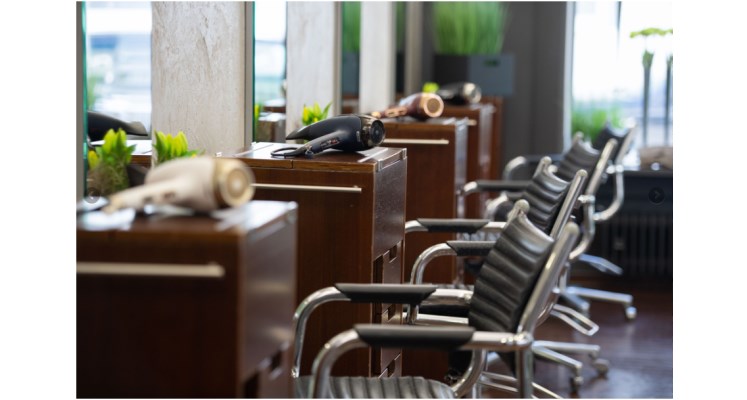 LANG IHR FRISEUR Image 3