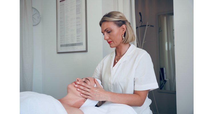 Reviderm Skinmedics Taunus / Annalena Schnell Bild 3