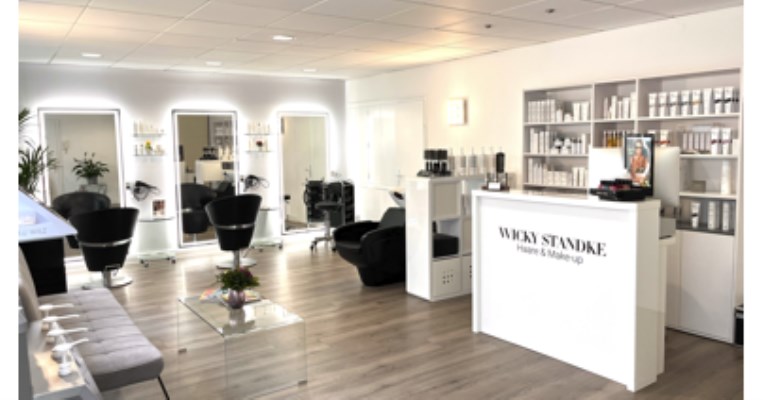 Wicky Standke - Haare & Make-up - Bild 1