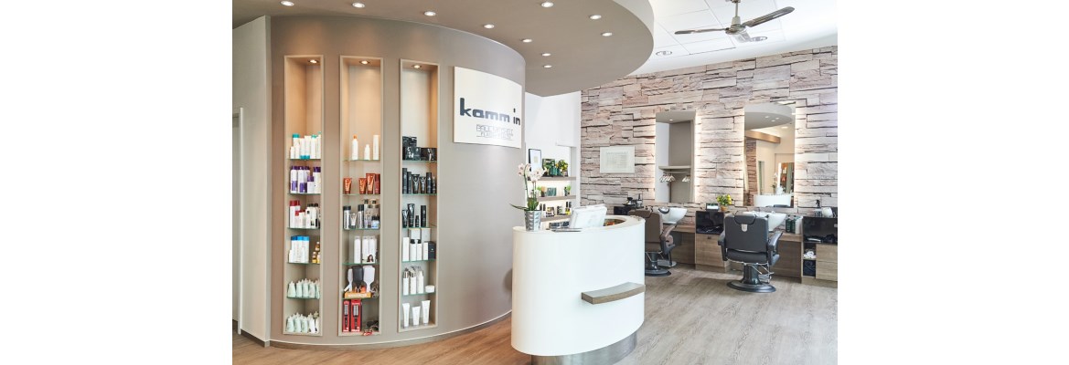Eingang, Rezeption , Behindertengerechter Eingang ( Ebenerdig) Salon ist Klimatisiert , kostenlose Parkplätze 
