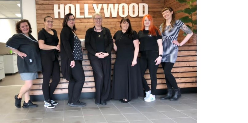 Salon Hollywood